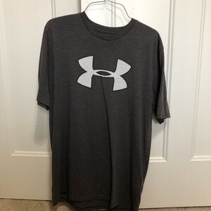 Men’s medium grey under armour tshirt